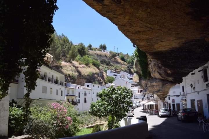La Casa Del Rio Apartment Setenil De Las Bodegas Bagian luar foto