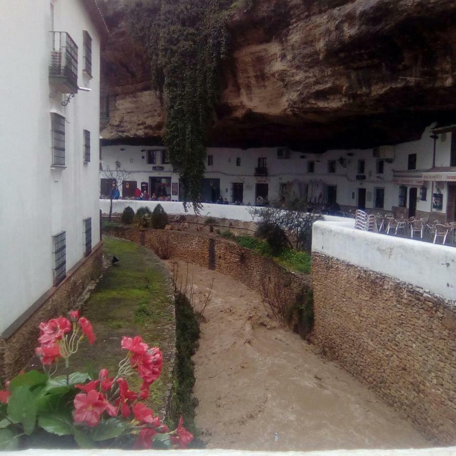 La Casa Del Rio Apartment Setenil De Las Bodegas Bagian luar foto
